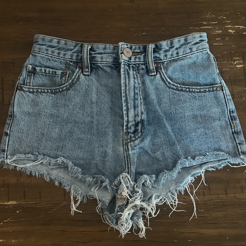 Classic High-Waist Frayed Denim Shorts - Light Blue